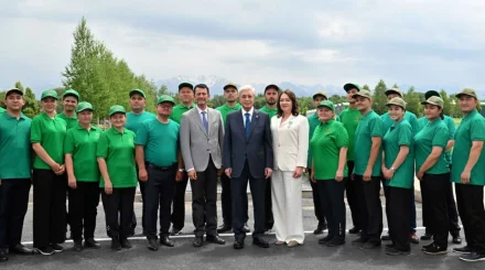 Токаев посетил крупнейший тепличный комплекс Казахстана