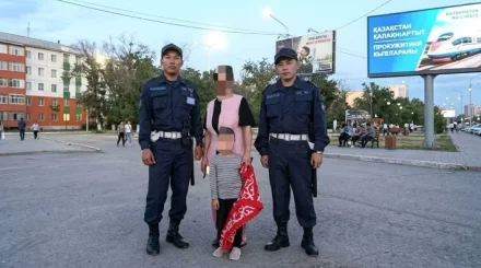 Гвардейцы помогли вернуть потерявшегося ребенка родителям в Жанаозене