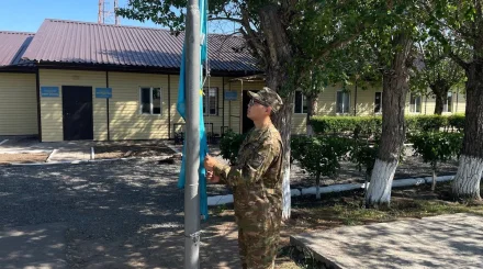Честь поднять флаг