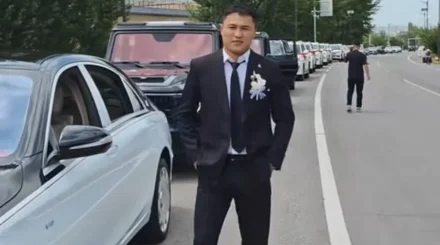 «Ни одного Changan»: свадьба казахов в Китае удивила колонной люксовых авто (ВИДЕО)