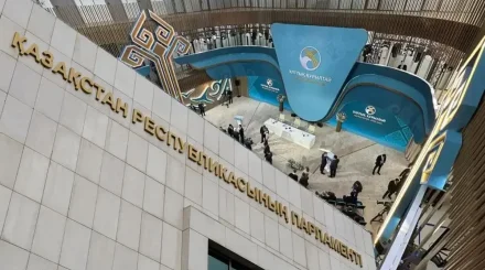Төрт жыл өкілеттік, 42 өкілі мен теңдік: президент Халық кеңесі туралы заңға қол қойды