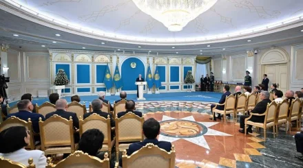 «Наш народ уважает вас»: Токаев поздравил медиков с профессиональным праздником