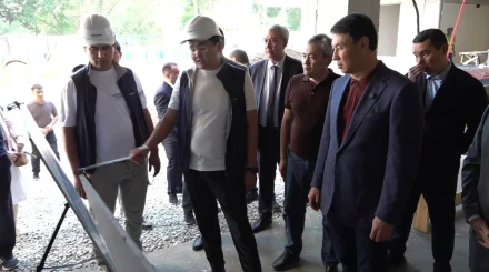 Әкім Алмалы ауданын аралап, жаңа емхана құрылысы мен абаттандыру барысын тексерді