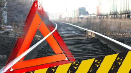 В Астане автобус столкнулся с поездом и протаранил легковушку