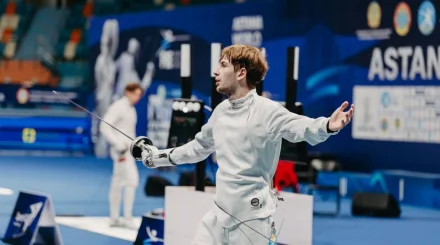 19-летний казахстанец победил олимпийского чемпиона по фехтованию на ЧА в Дели
