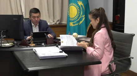 В Казахстане отмечают День государственного служащего