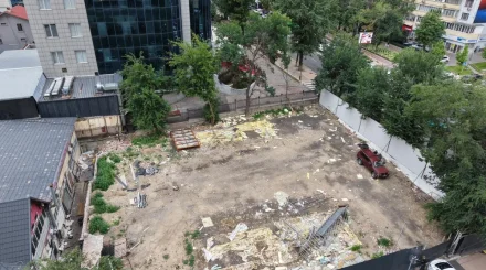 Незаконные объекты торговли демонтировали в центре Алматы