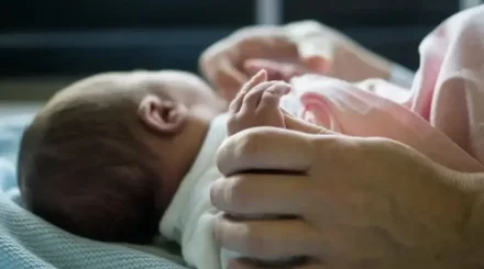 Марафон аистов: как роддомы Казахстана одели младенцев