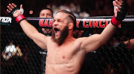 Рафаэль Физиев техническим нокаутом победил Торреса в главном бою UFC