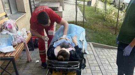 «Скорая не смогла проехать»: жители ЖК в Алматы рассказали о родах во дворе