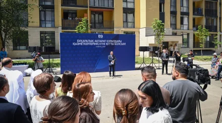 В Алматы работникам СМИ вручили ключи от квартир
