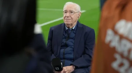 91-летнему журналисту, освещающему уже 18-й чемпионат мира, аплодировали стоя на пресс-конференции (ВИДЕО)
