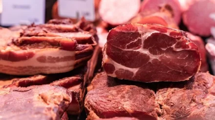 Казахстанцы хотели купить мясо дешевле, но остались без денег