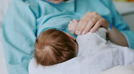  Анасы ұзақ уақыт емізген емген сәбилерде ЗТГС белгілері сирек кездеседі – зерттеу 