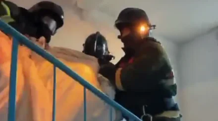 В Кокшетау спасли пожилую женщину из горящей квартиры