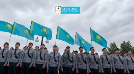 В Алматы в честь вступления в силу новой Конституции Казахстана прозвучал Государственный гимн