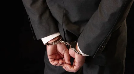 Оправданного экс-директора школы отправили за решетку в Туркестане