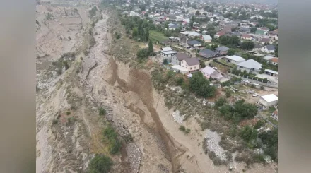 ЧС объявили в Карасайском районе после смещения грунта в карьере
