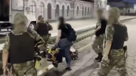 Скрывавшуюся в России казахстанку вернули на родину