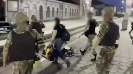 Скрывалась после приговора: из России экстрадировали гражданку Казахстана (ВИДЕО)