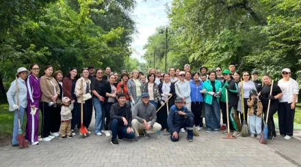В Алматы за один день вывезли более 900 кубометров мусора