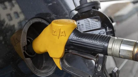 Россияне начали отправлять автомобили в Китай за бензином