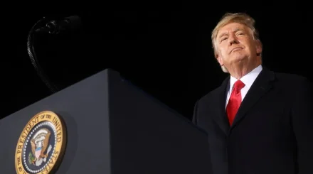 Трамп показал новую 100-долларовую купюру со своей подписью