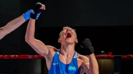 Асылхан Кошербай разгромно стартовал на молодежном чемпионате Азии
