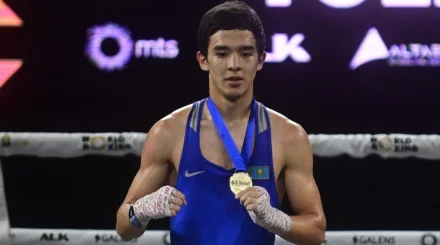 Чемпион мира Нурасыл Толебек с победы стартовал на ЧА в Джакарте