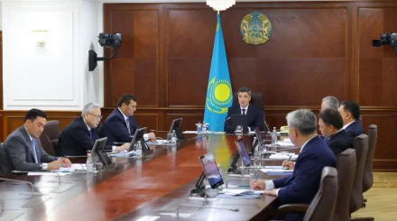 Олжас Бектенов поручил внедрить еженедельный контроль за строительством газоперерабатывающих заводов