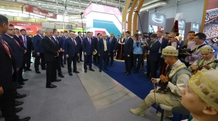 Олжас Бектенов принял участие в промышленной выставке ИННОПРОМ