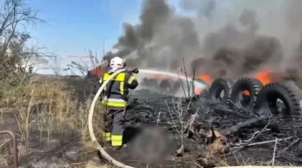 Крупный пожар вспыхнул в индустриальной зоне Шымкента