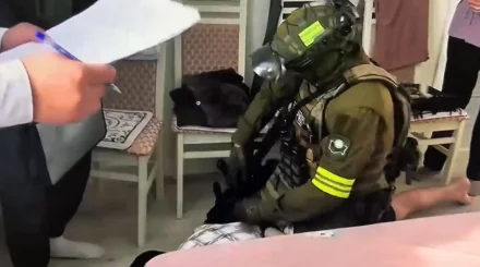 Мужчину в бегах нашли в шкафу во время задержания в Уральске