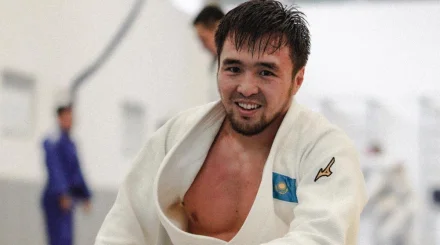 Елдос Сметов начал тренировки с командой Рахмонова