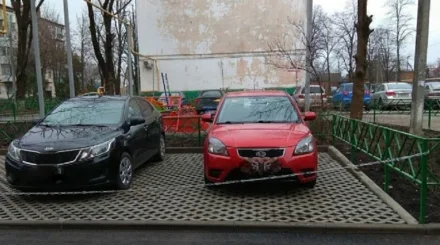 В Казахстане запретили «приватизировать» парковочные места во дворах: нарушителям грозят крупные штрафы