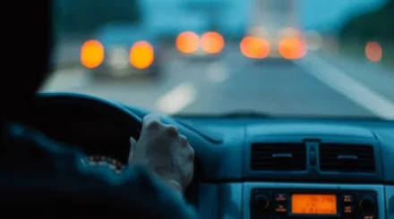 Алматыда жасырын патруль қауіпті маневр жасаған жүргізушілерді ұстады (ВИДЕО)
