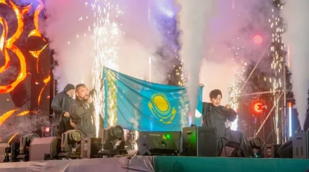 Димаш Кудайберген выступил перед 50 тысячами зрителей в Катон-Карагае