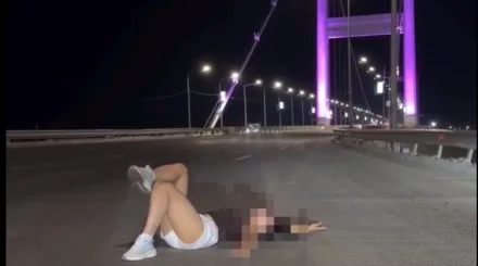 Опасный кадр ради лайков: женщину наказали за фотосессию на мосту в Семее