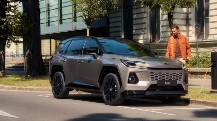 Продажи Toyota RAV4 упали почти на 40% — что произошло