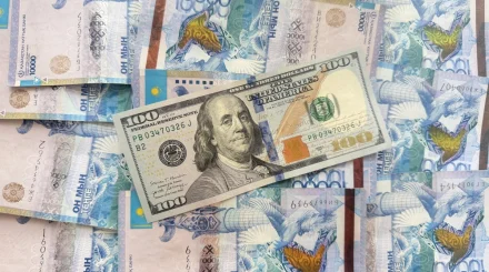 Доллар немного укрепился после торгов: курс валют на 16 июля
