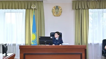 С ножом на судоисполнителя: в Костанае судят бывшего полицейского
