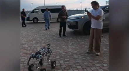 Джеки Чан познакомился с роботом-полицейским в Актау