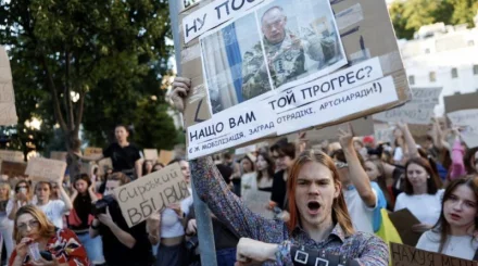 В Киеве продолжаются протесты с требованием уволить главкома ВСУ
