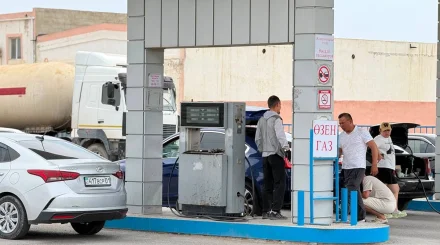 Жители Актау вновь часами стоят за газом, власти уверяют, что ситуация стабильная