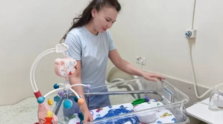 Эвакуированного из Таиланда младенца выписали из клиники в Алматы