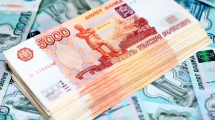 Казахстанцы все чаще избавляются от российских рублей. Что происходит?