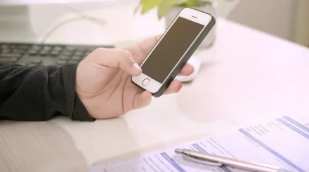 Казахстанцы начали массово получать SMS о вступлении в партию "Әділет": что происходит