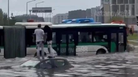 Астана көшелерін жаңбыр суы басып қалды: әкімдік ресми мәлімдеме жасады