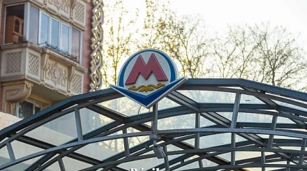 Алматы метросында жолаушы сөмкесінен пышақ пен кісен табылды