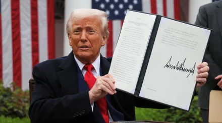 Трамп 80-нен астам елге жаңа баж салығын енгізді: арасында Қазақстан да бар